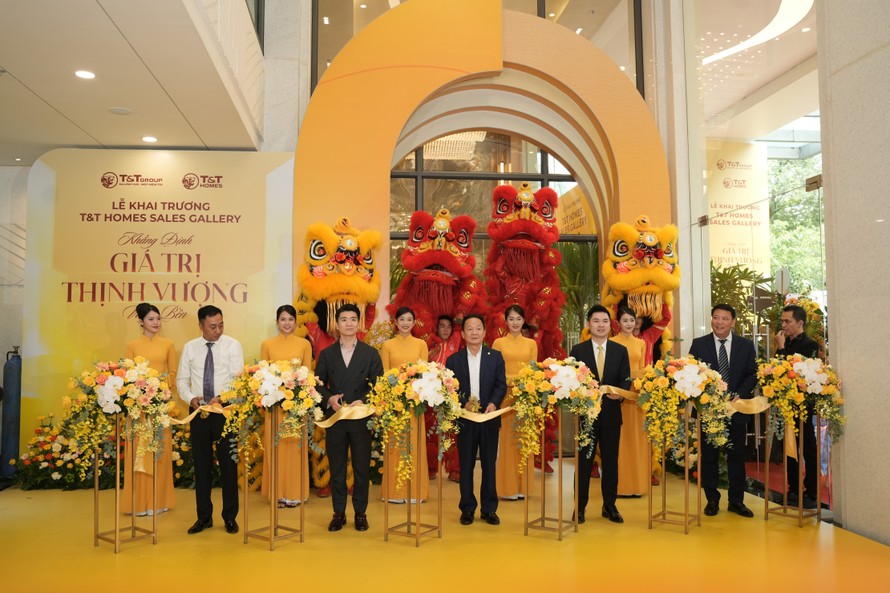Nghi thức cắt băng chính thức khai trương T&T Homes Sales Gallary
