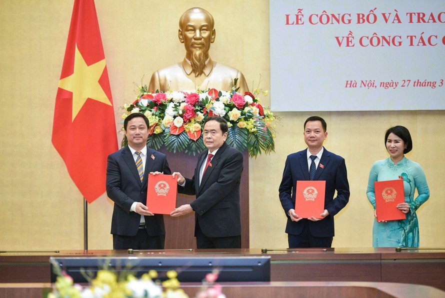 Nghị quyết của Ủy ban Thường vụ Quốc hội về công tác cán bộ