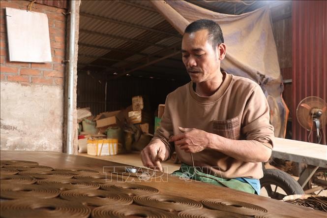 Gìn giữ mạch nguồn làng nghề hương xạ truyền thống