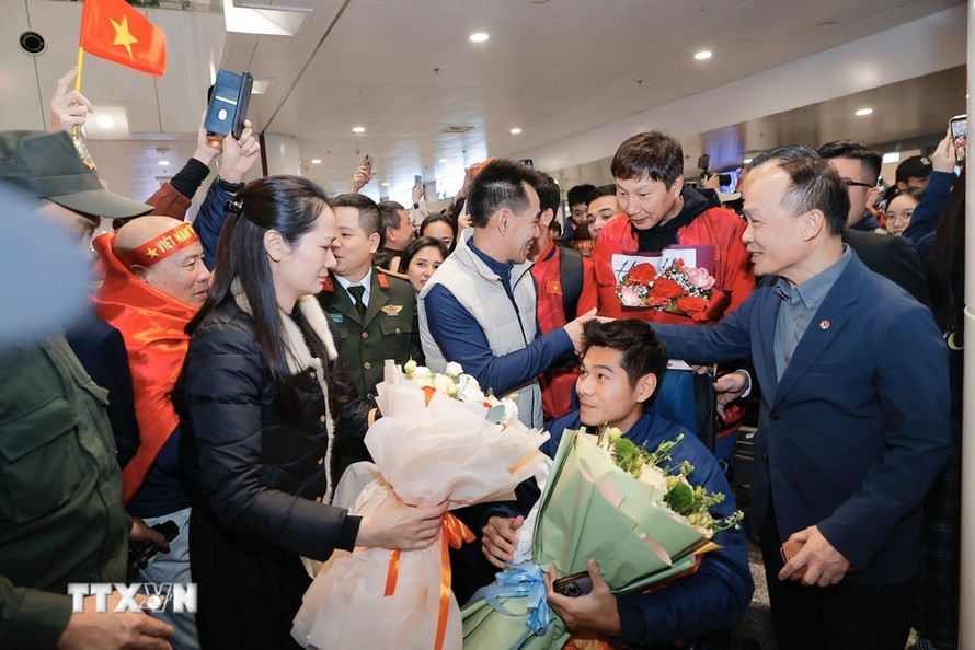 Đội tuyển U23 Việt Nam về nước trong sự chào đón nồng nhiệt của người hâm mộ