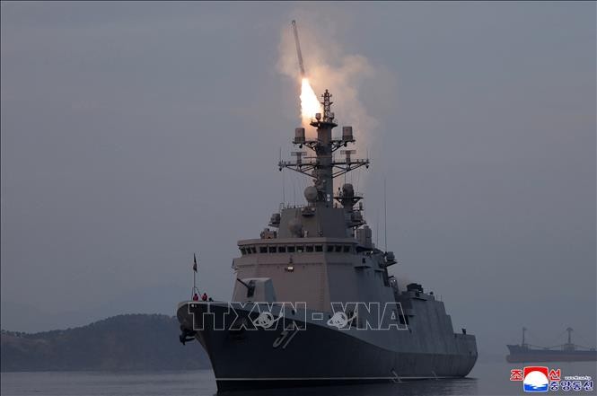 Vụ phóng thử tên lửa hành trình chiến lược từ tàu khu trục Choe Hyon của Triều Tiên ngày 10/3/2026. Ảnh: Yonhap/TTXVN