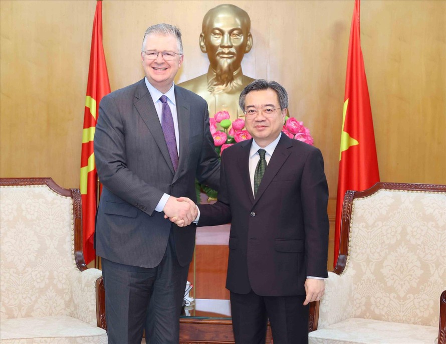 Trưởng Ban Chính sách, Chiến lược Trung ương Nguyễn Thanh Nghị tiếp Ủy viên Hội đồng quản trị Tập đoàn The Asia Group