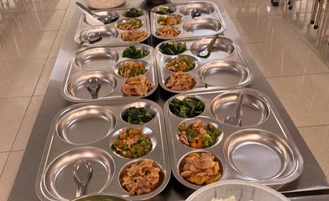 UBND thành Hà Nội yêu cầu rà soát toàn bộ quy trình tổ chức bữa ăn bán trú