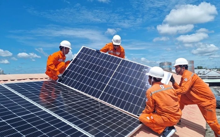 Chỉ thị của Thủ tướng về tăng cường thực thi tiết kiệm điện và phát triển điện mặt trời mái nhà