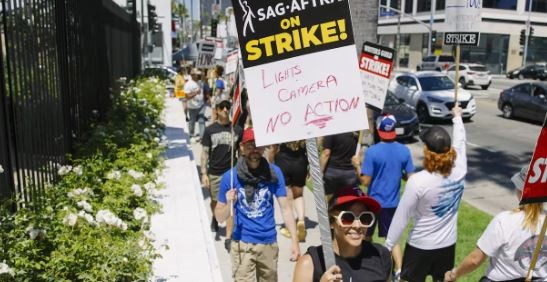 Giới biên kịch Mỹ đạt thỏa thuận lịch sử với các hãng phim Hollywood