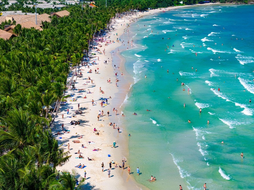 Sở hữu những bãi biển top đẹp nhất hành tinh, Phú Quốc ngày càng nhộn nhịp du khách.