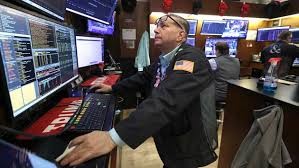 Thị trường chứng khoán Phố Wall bùng nổ kỷ lục khi eo biển Hormuz mở lại