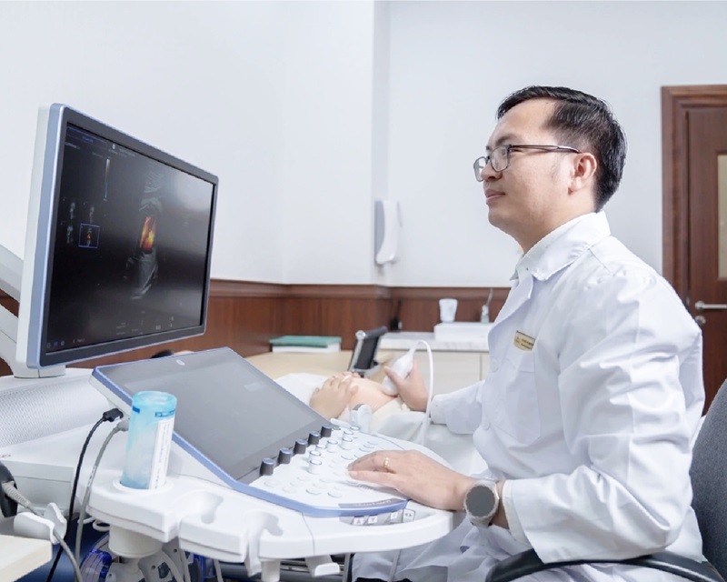 BSCKII Võ Tá Sơn có kinh nghiệm chuyên sâu thực hiện các ca can thiệp bào thai phức tạp.