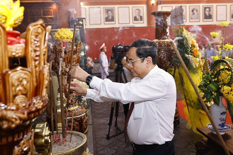 Chủ tịch Quốc hội Trần Thanh Mẫn tri ân các Anh hùng liệt sỹ, người có công tại tỉnh An Giang