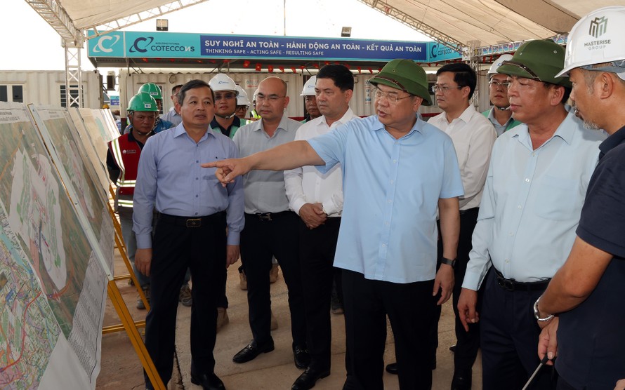 Phó Thủ tướng Thường trực Chính phủ Phạm Gia Túc kiểm tra tình hình triển khai Dự án Cảng hàng không quốc tế Gia Bình