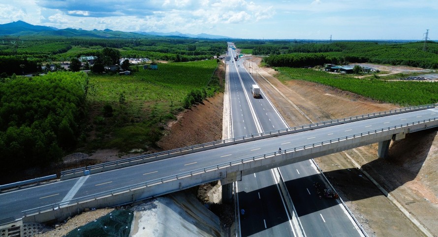 Tạm đóng một số đoạn cao tốc theo khung giờ để lắp đặt hệ thống giám sát giao thông