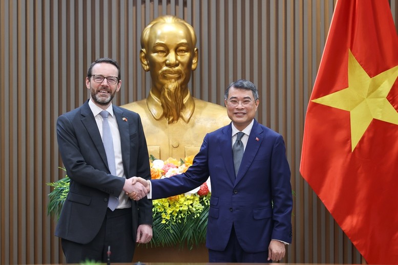 Thủ tướng Lê Minh Hưng tiếp Đại sứ Anh tại Việt Nam