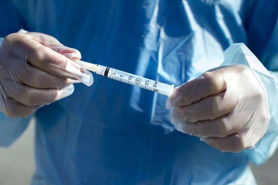 Thử nghiệm trên người vaccine “phổ quát” đầu tiên do AI thiết kế