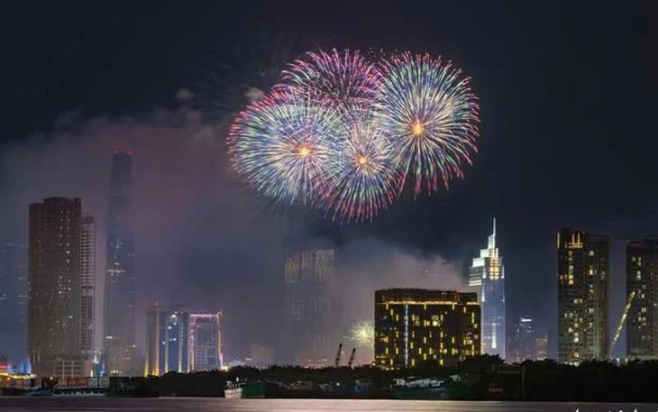 Thành phố Hồ Chí Minh bắn pháo hoa tại 16 điểm dịp kỷ niệm 50 năm mang tên Bác