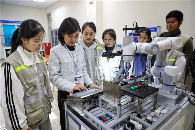Đưa Việt Nam tham gia sâu hơn vào chuỗi giá trị bán dẫn khu vực và toàn cầu