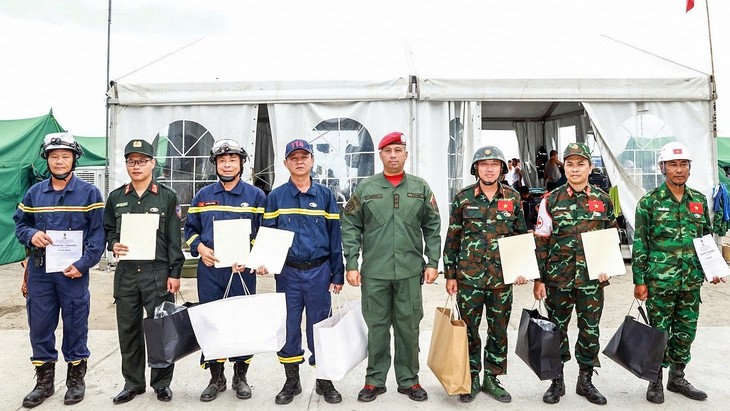 Đoàn cứu nạn, cứu hộ Việt Nam được trao tặng Huy chương “Anh hùng Venezuela”