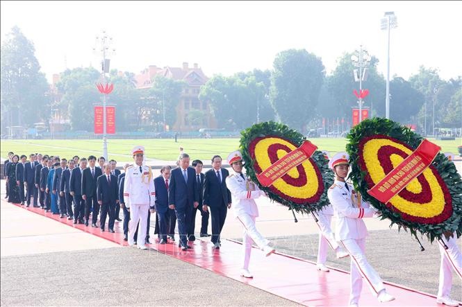 Lãnh đạo Đảng, Nhà nước tưởng niệm các Anh hùng liệt sĩ và viếng Chủ tịch Hồ Chí Minh