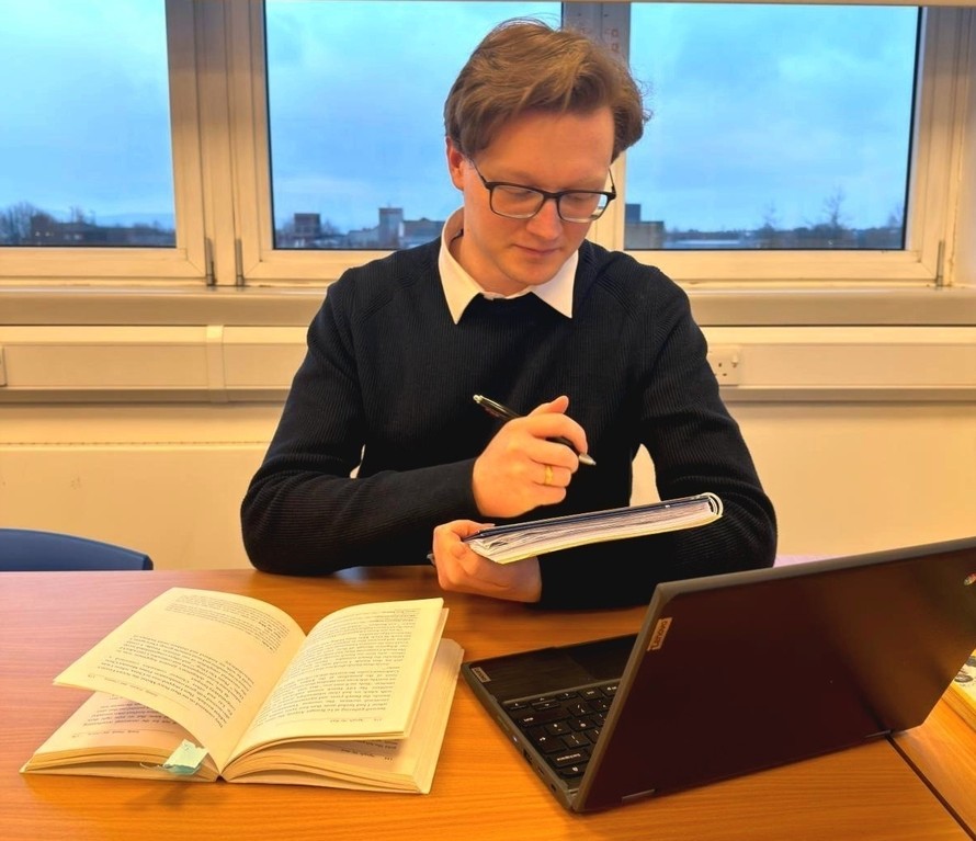  Nhà nghiên cứu người Anh, ông Kyril Whittaker.