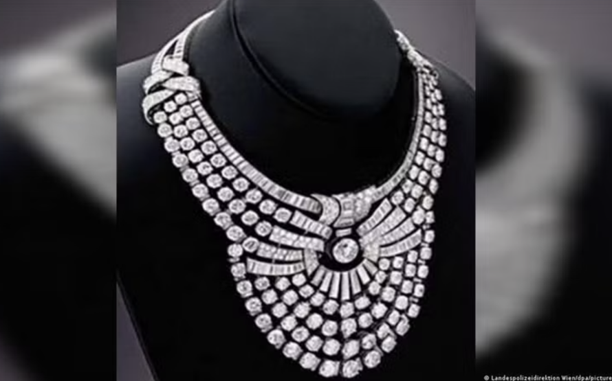 Vòng cổ kim cương trị giá hàng triệu USD bị đánh cắp tại Bảo tàng Vienna ​