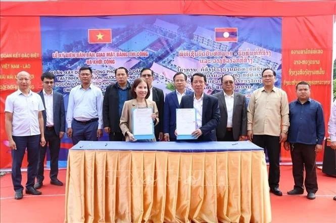 Việt Nam - Lào đẩy mạnh hợp tác giáo dục và phát triển nguồn nhân lực