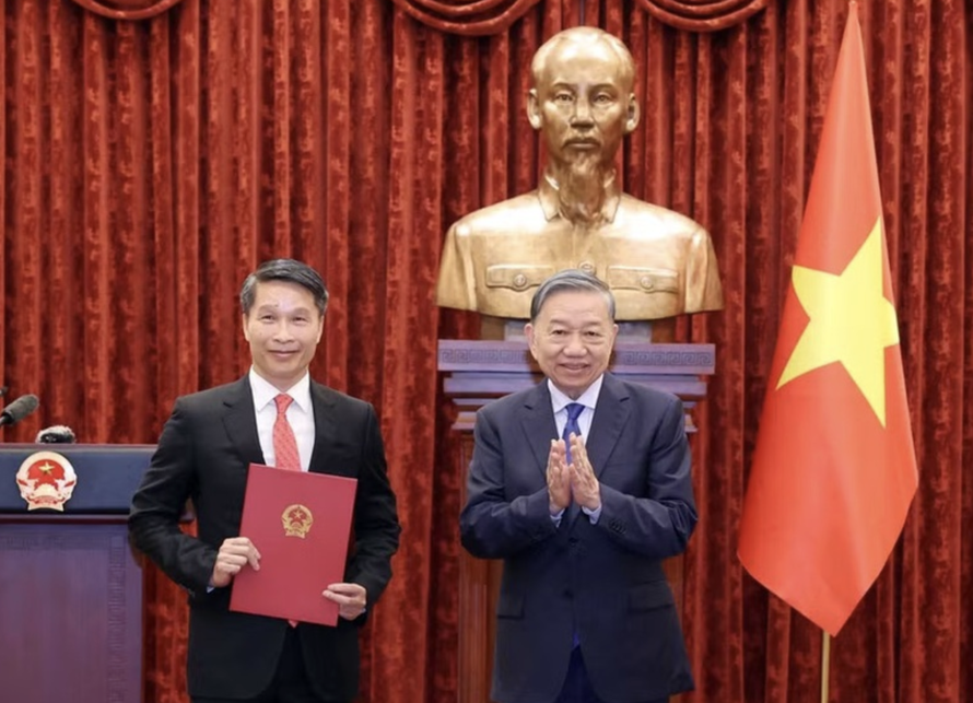 Tổng Bí thư, Chủ tịch nước Tô Lâm trao quyết định bổ nhiệm 2 Đại sứ Việt Nam tại nước ngoài