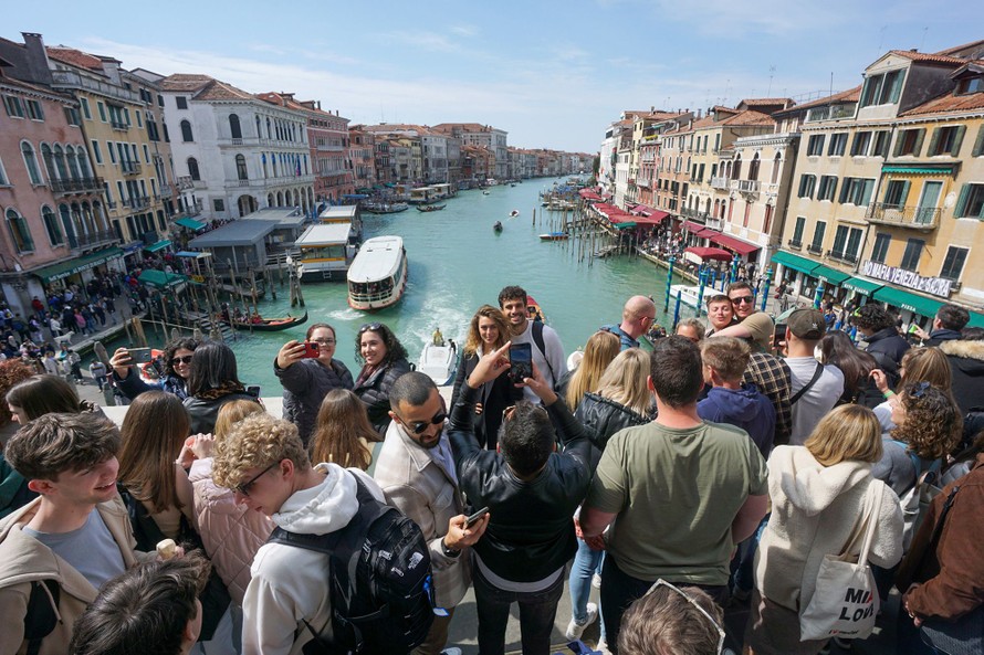 Thủ đô Italy nỗ lực giải quyết vấn đề du lịch quá tải