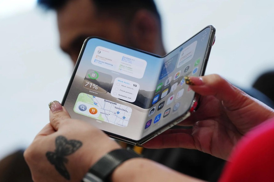 iPhone Duo tạo bất ngờ ngay ngày đầu mở bán