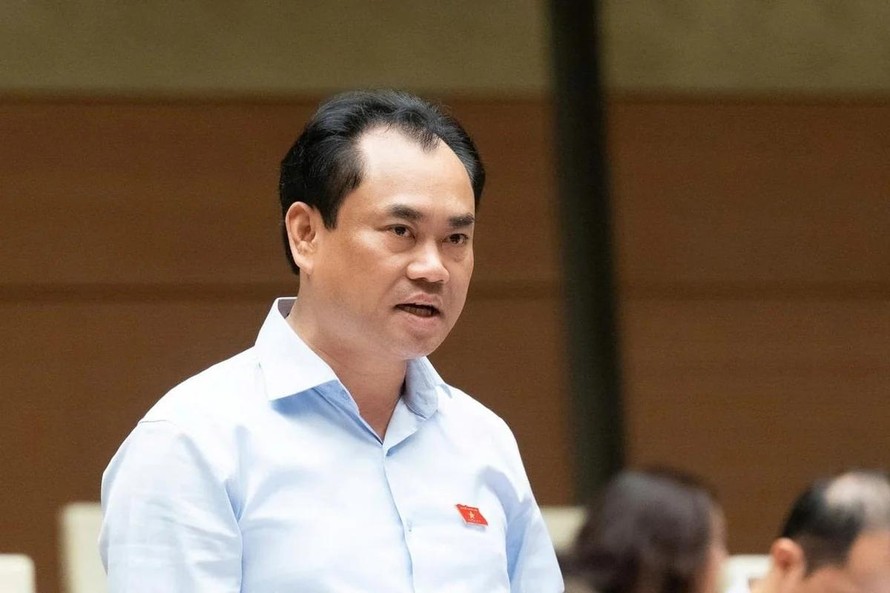 Bộ trưởng Trịnh Việt Hùng giải trình về phòng, chống thiên tai và phát triển công nghệ sinh học