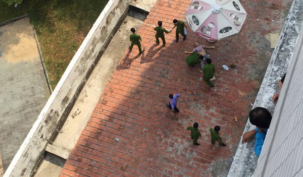 Công an khám nghiệm hiện trường vụ việc