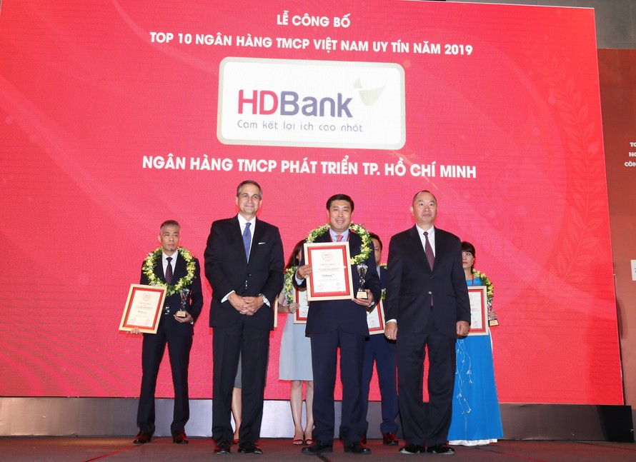 HDBank lọt top 6 ngân hàng thương mại cổ phần tư nhân uy tín nhất năm 2019