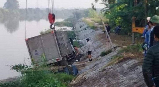 Hiện trường vụ tai nạn hi hữu làm 1 người tử vong. - Ảnh: VTC News