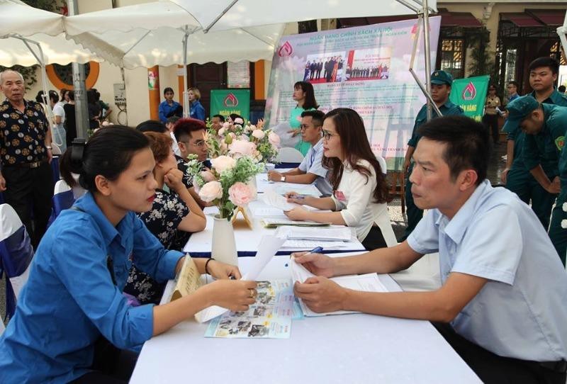 Từ đầu năm 2020 các doanh nghiệp buộc phải tăng lương cho người lao động.