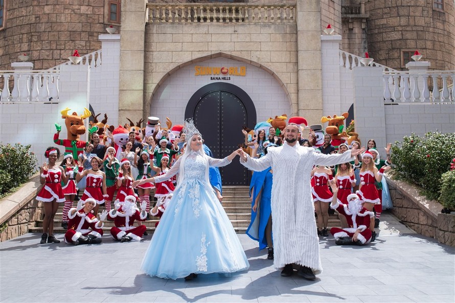 Những khoảnh khắc Lễ hội mùa đông rực rỡ trên đỉnh Bà Nà