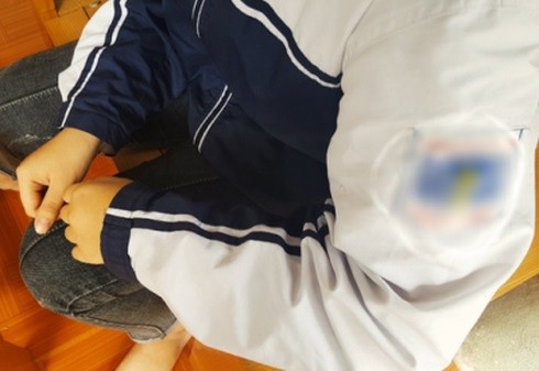 Một nạn nhân trong đường dây mua bán trinh trẻ em ở Ba Vì. - Ảnh cắt từ clip. 