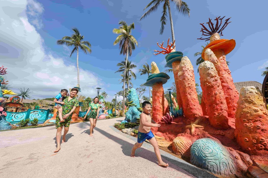 Aquatopia Water Park là điểm vui chơi lý tưởng cho cả gia đình