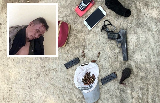 Đối tượng Chinh cùng súng và lựu đạn. - Ảnh: CAND