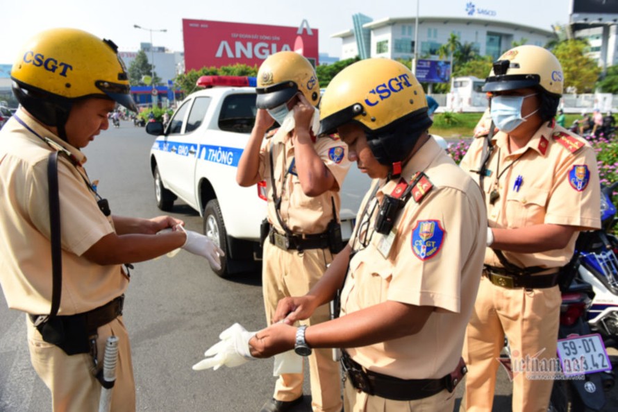 CSGT tổng kiểm soát phương tiện giao thông trên toàn quốc. - Ảnh: Vietnamnet