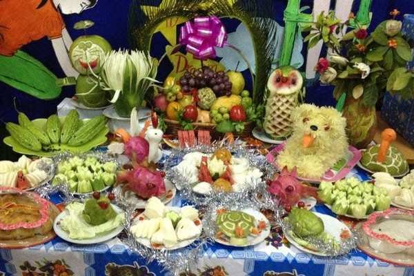 Mâm cỗ Trung thu chủ yếu là hoa quả, bánh trái.