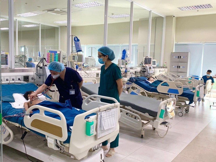 Trẻ nhập viện vì mắc cúm tại Bệnh viện Nhi Trung ương.