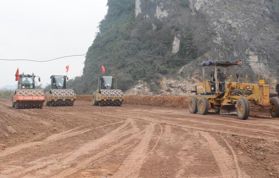 'Chạy đua' để giải ngân hơn 8.500 tỷ đồng dự án cao tốc Bắc-Nam