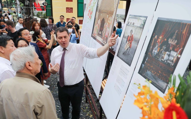 Trưng bày triển lãm ‘Hà Nội - Khởi đầu một đô thị kiểu phương Tây ở Đông Nam Á’