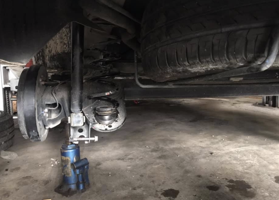 Giảm xóc Mitsubishi Xpander cứ thay mới lại hỏng, khách hàng lo lắng, hãng xe im lặng