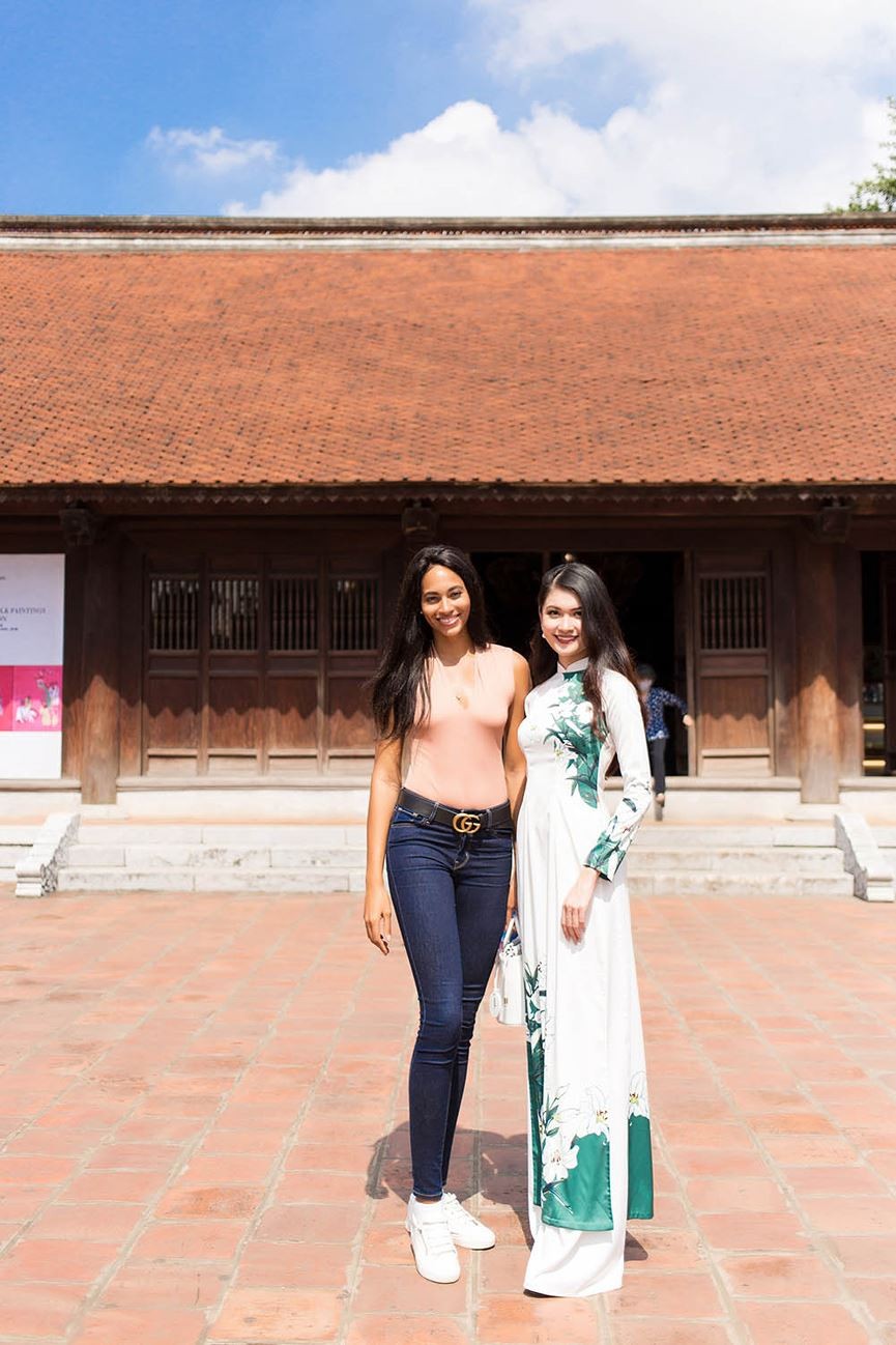 Á hậu Thuỳ Dung đưa Á hậu Hoàn vũ thế giới đi thăm Văn Miếu