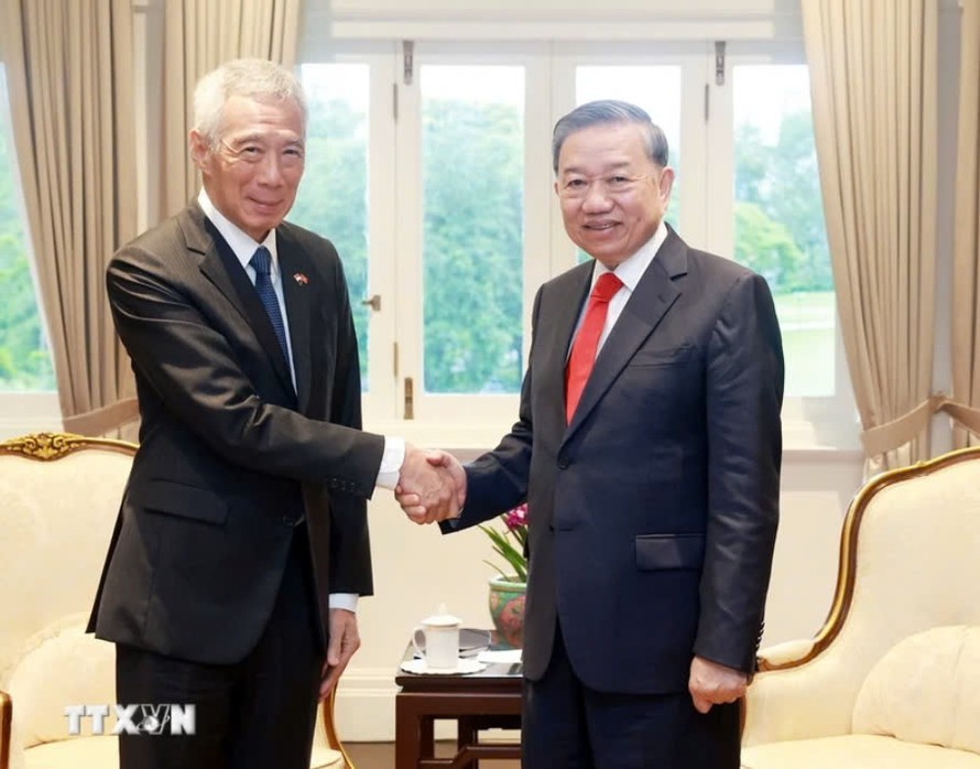 Tổng Bí thư Tô Lâm gặp nguyên Thủ tướng Singapore, Bộ trưởng cao cấp Lý Hiển Long.