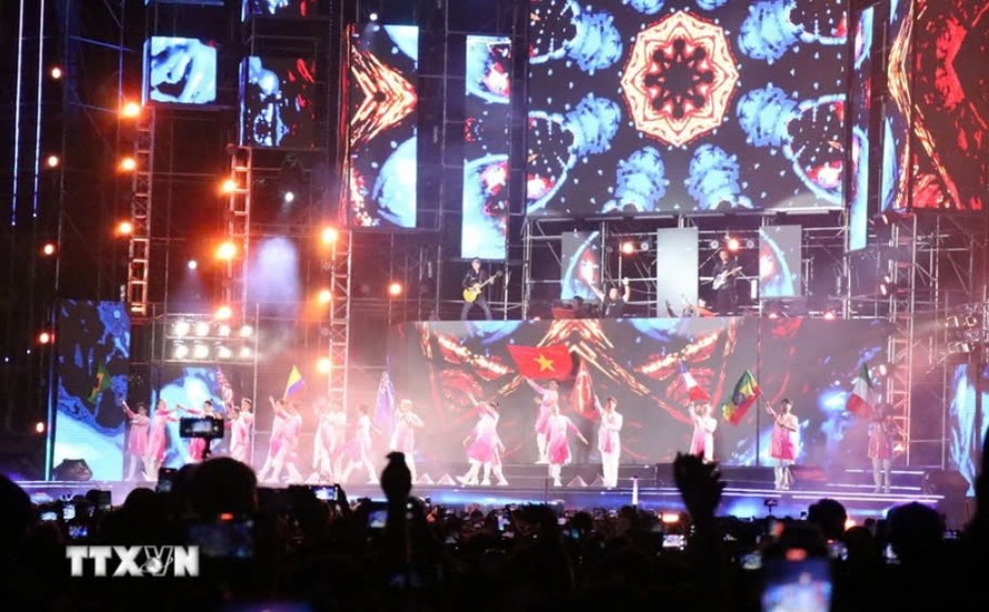 Tiết mục sôi động tại Lễ hội Ánh sáng.