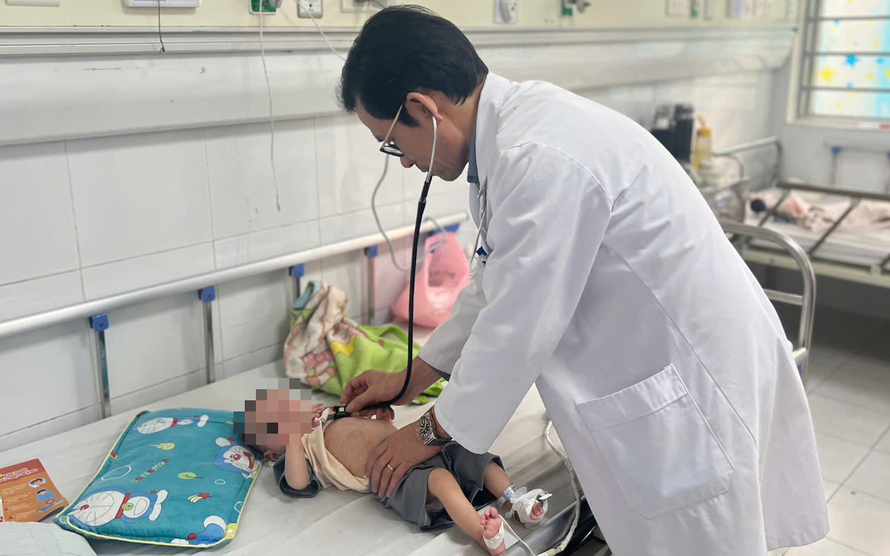 Bộ Y tế yêu cầu các cơ sở y tế chuẩn bị thuốc, vật tư, thiết bị y tế đầy đủ. Ảnh: VGP/HM.