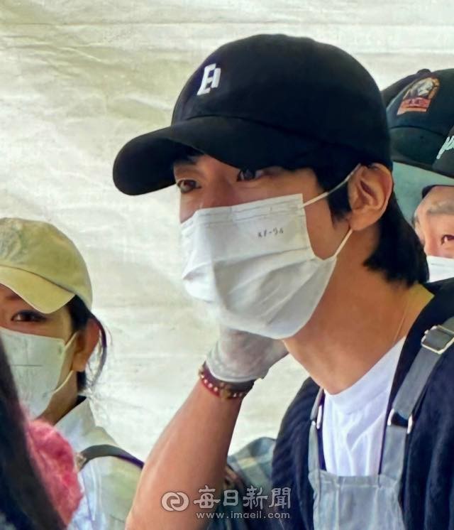 Jin (BTS) tham gia tình nguyện tại khu vực ảnh hưởng cháy rừng 