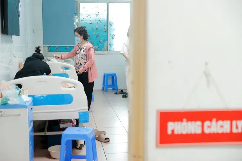 Phòng cách ly bệnh nhân. Ảnh: Minh Quyết/TTXVN