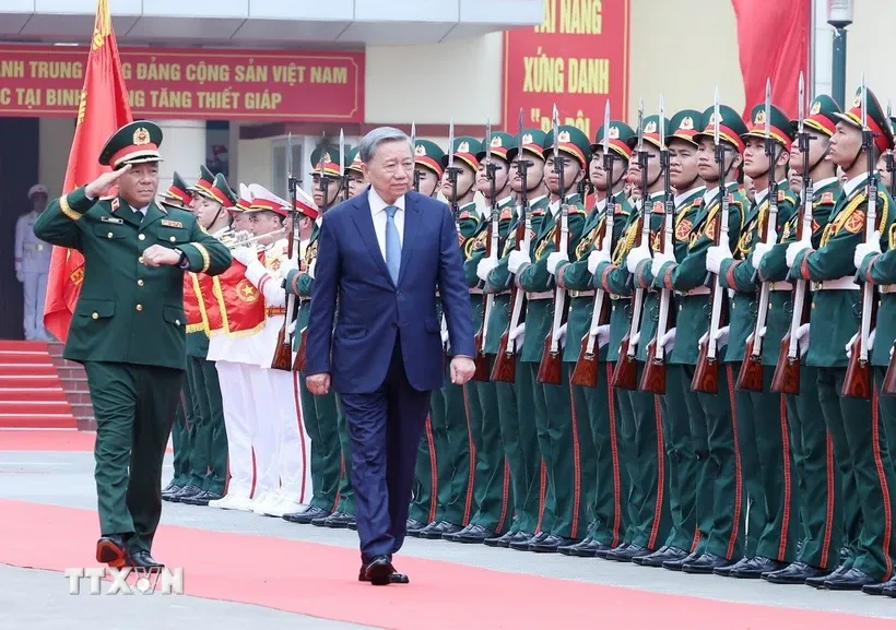 Tổng Bí thư Tô Lâm đến thăm và làm việc với Bộ Tư lệnh Binh chủng Tăng thiết giáp. Ảnh: Thống Nhất/TTXVN