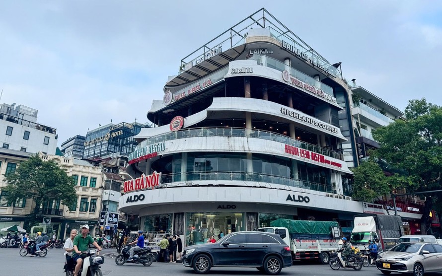 Nhà hàng dọn đồ, hoàn trả mặt bằng chuẩn bị phá dỡ Tòa nhà 'Hàm cá mập'